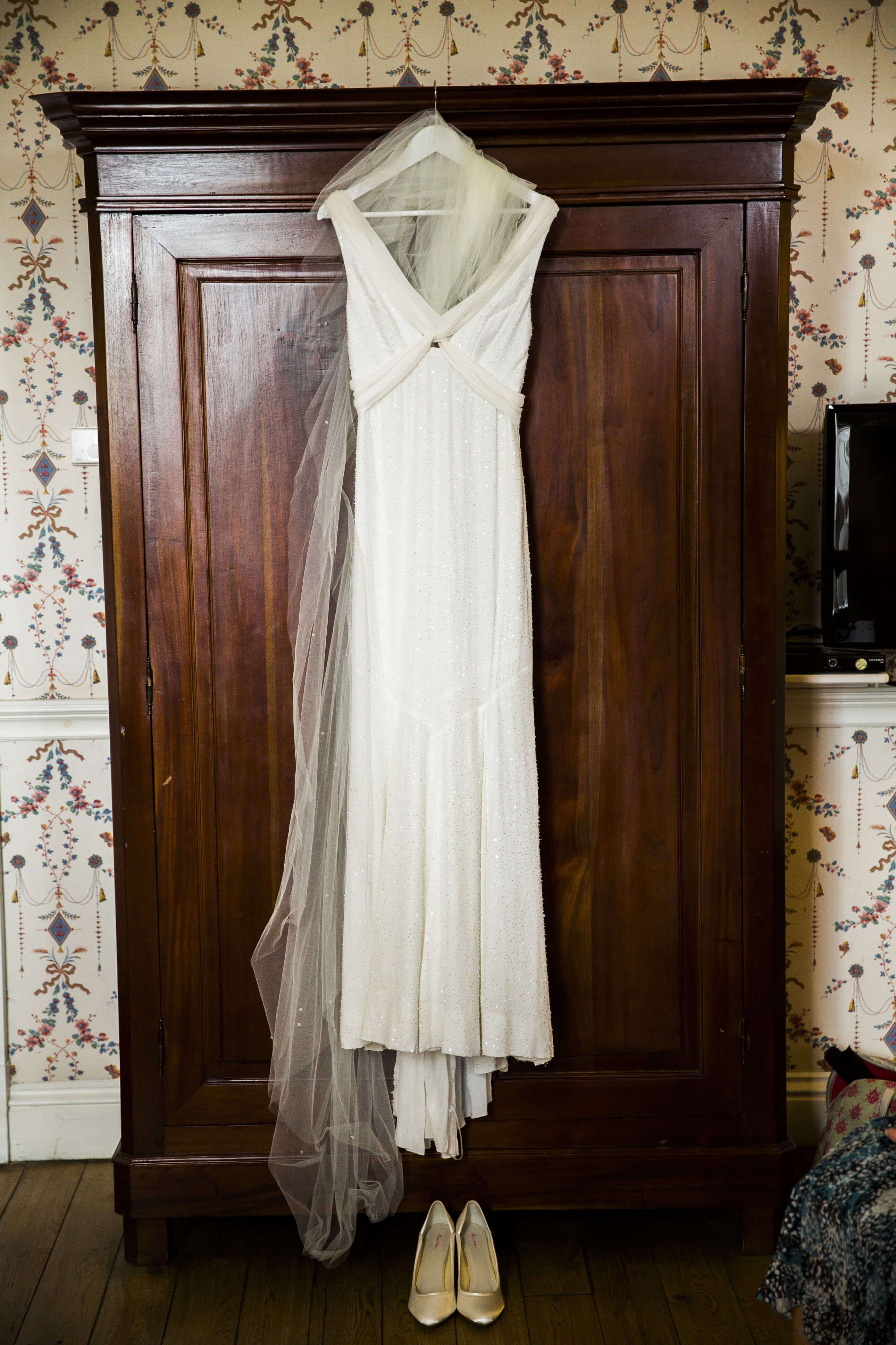 bernard carolan castle durrow wedding photographer dress prep